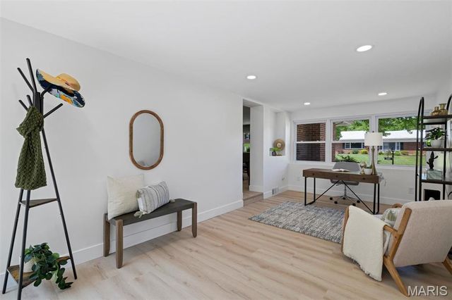 1401 Norman Place, St Louis, MO 63122