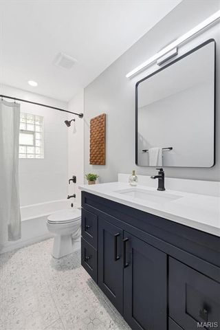 1401 Norman Place, St Louis, MO 63122
