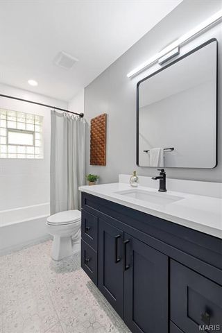 1401 Norman Place, St Louis, MO 63122