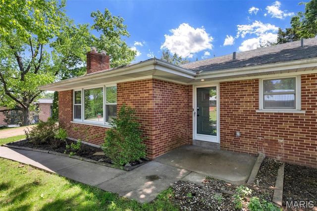 1401 Norman Place, St Louis, MO 63122