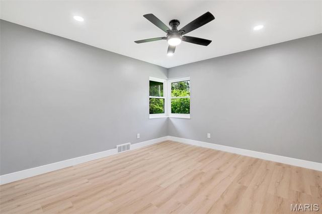 1401 Norman Place, St Louis, MO 63122