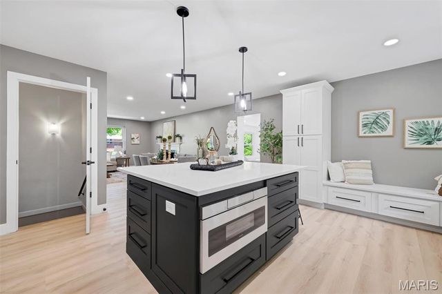 1401 Norman Place, St Louis, MO 63122