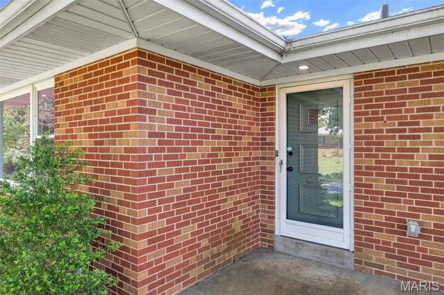 1401 Norman Place, St Louis, MO 63122