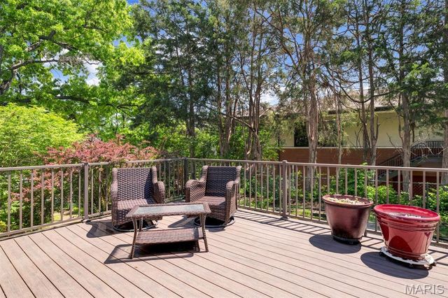 1401 Norman Place, St Louis, MO 63122