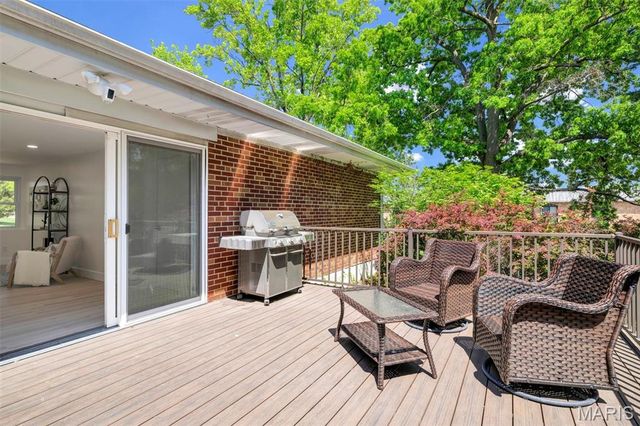 1401 Norman Place, St Louis, MO 63122