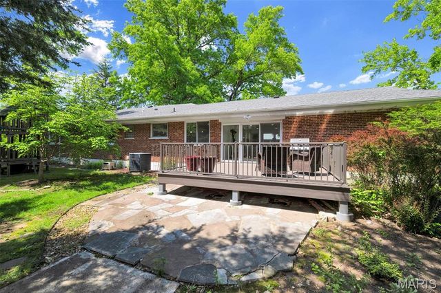 1401 Norman Place, St Louis, MO 63122