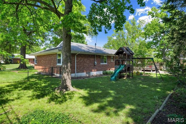 1401 Norman Place, St Louis, MO 63122