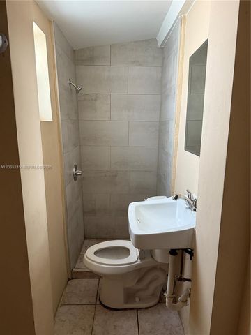 41 SW 7th Ave 1, Dania Beach, FL 33004