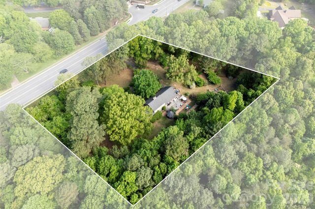 3110 Robinwood Road, Gastonia, NC 28054