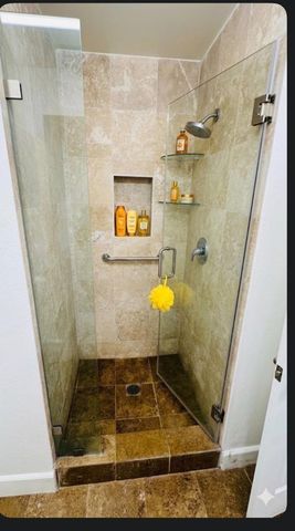 930 California 105, Santa Monica, CA 90403