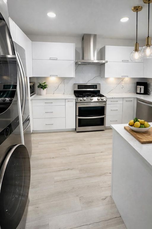 930 California 105, Santa Monica, CA 90403