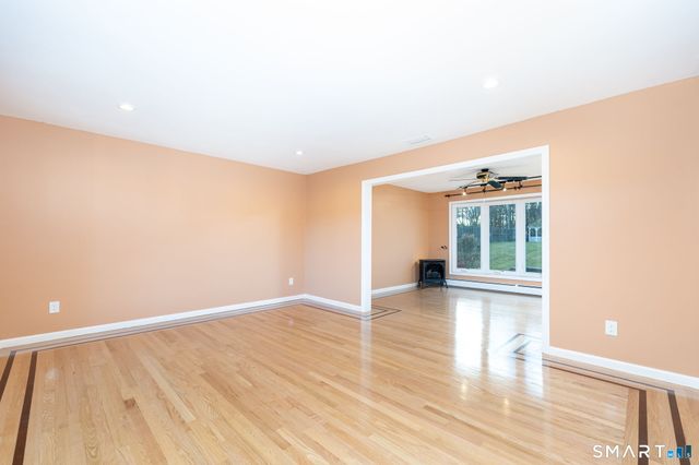 40 Country Side Drive, Rocky Hill, CT 06067