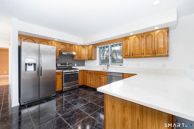 40 Country Side Drive, Rocky Hill, CT 06067