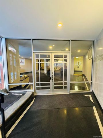 63-84 SAUNDERS Street 1K, Rego Park, NY 11374