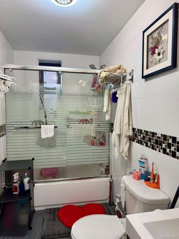 63-84 SAUNDERS Street 1K, Rego Park, NY 11374