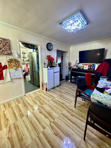 63-84 SAUNDERS Street 1K, Rego Park, NY 11374