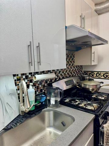 63-84 SAUNDERS Street 1K, Rego Park, NY 11374