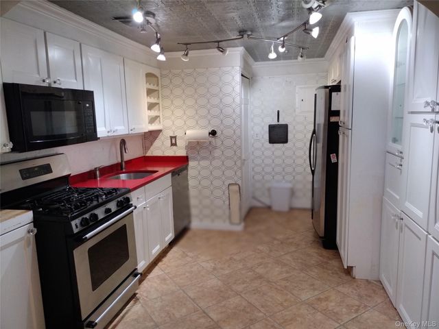 396 Birchwood Road, Medford, NY 11763