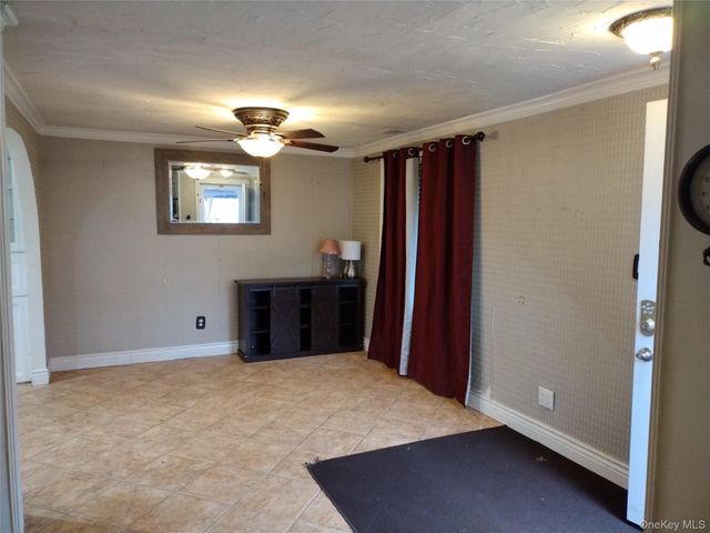396 Birchwood Road, Medford, NY 11763
