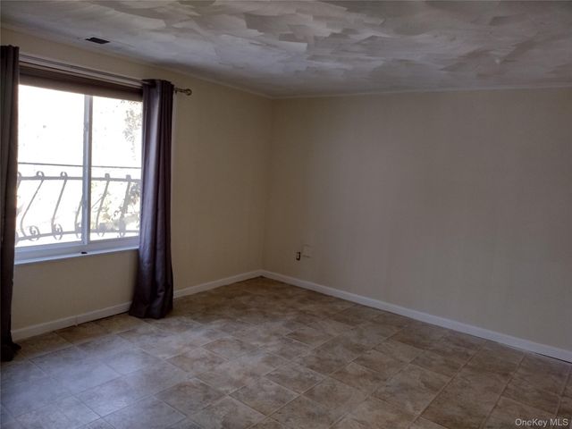 396 Birchwood Road, Medford, NY 11763