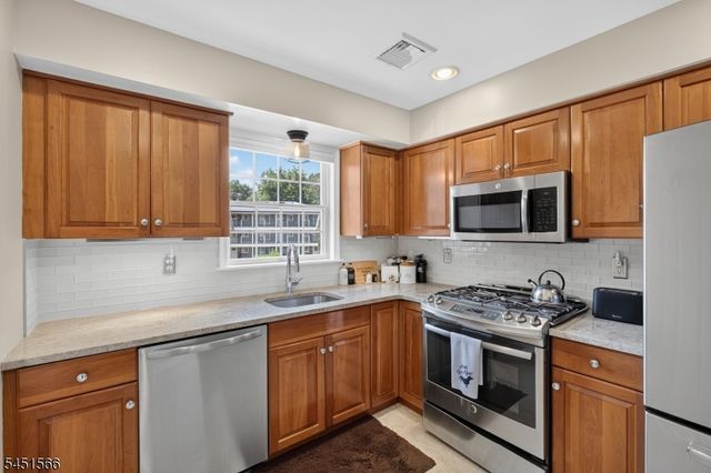 179 Roseland Ave 12, Caldwell Boro Twp., NJ 07006