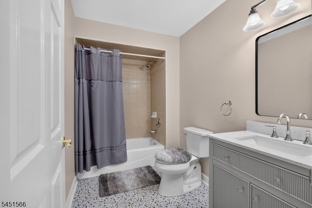 179 Roseland Ave 12, Caldwell Boro Twp., NJ 07006