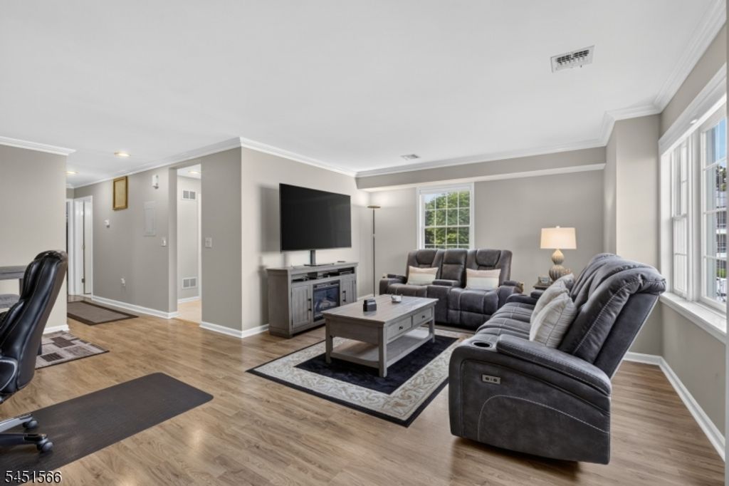 179 Roseland Ave 12, Caldwell Boro Twp., NJ 07006 — photo 2