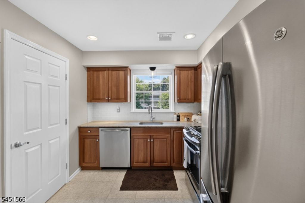179 Roseland Ave 12, Caldwell Boro Twp., NJ 07006 — photo 4
