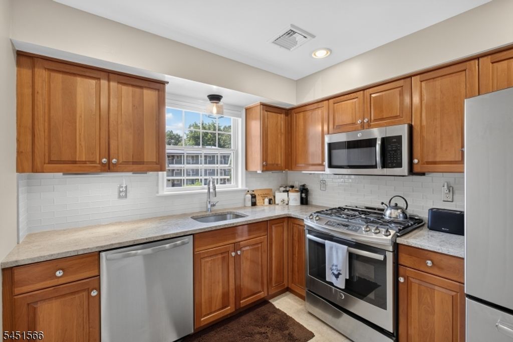 179 Roseland Ave 12, Caldwell Boro Twp., NJ 07006 — photo 5