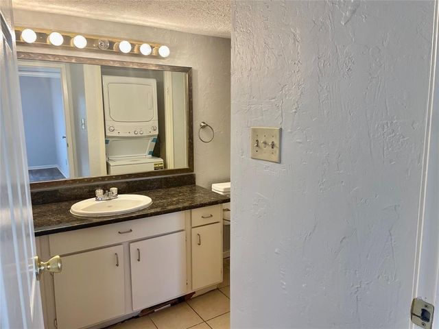 3025 Walnut Bend Lane 38, Houston, TX 77042
