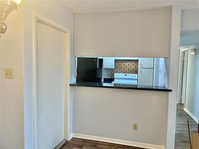 3025 Walnut Bend Lane 38, Houston, TX 77042