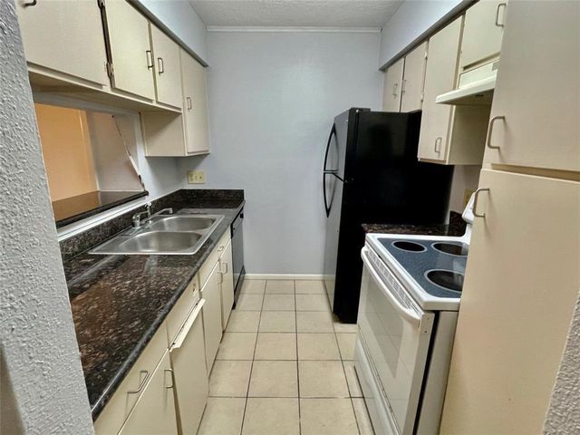 3025 Walnut Bend Lane 38, Houston, TX 77042