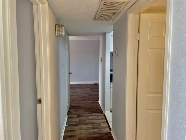 3025 Walnut Bend Lane 38, Houston, TX 77042