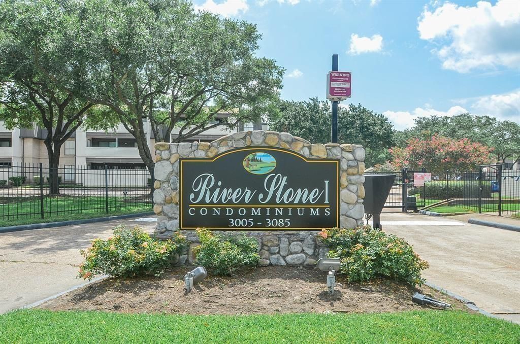 3025 Walnut Bend Lane 38, Houston, TX 77042