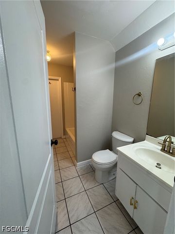 1700 NE 12th ST, Cape Coral, FL 33909