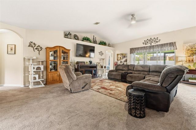 33 ROYAL LEAF LANE, Palm Coast, FL 32164