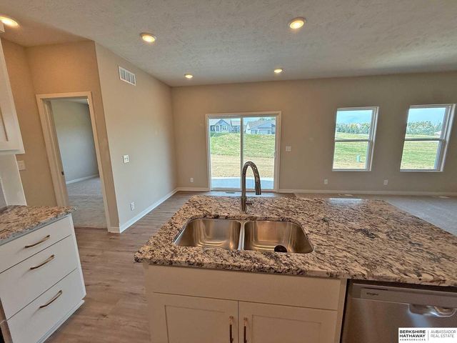 2914 N 165th Avenue, Omaha, NE 68116