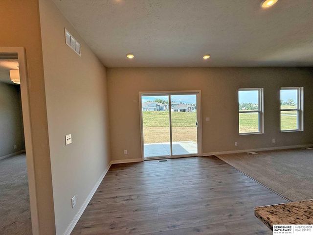 2914 N 165th Avenue, Omaha, NE 68116