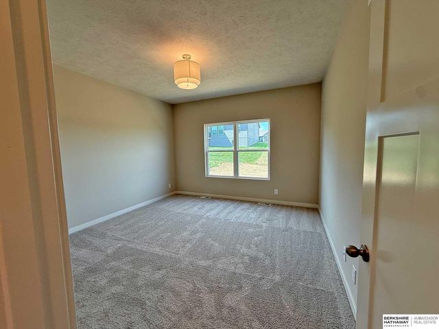 2914 N 165th Avenue, Omaha, NE 68116