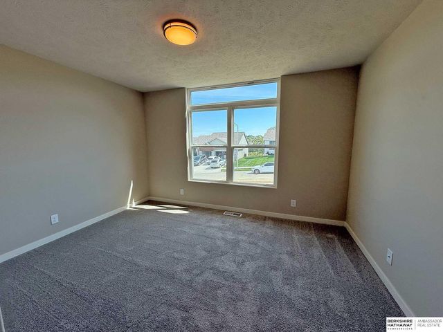 2914 N 165th Avenue, Omaha, NE 68116