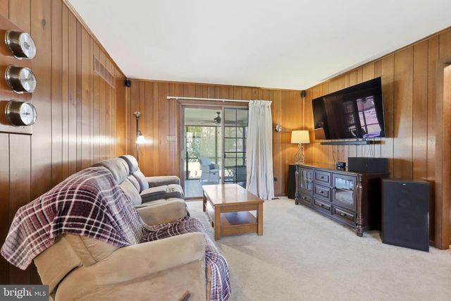 372 OAK DR, Souderton, PA 18964