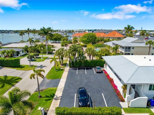 1395 Curlew AVE 1, Naples, FL 34102