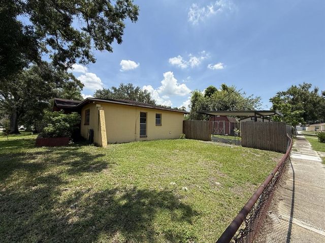 8609 FISH LAKE ROAD, Tampa, FL 33619