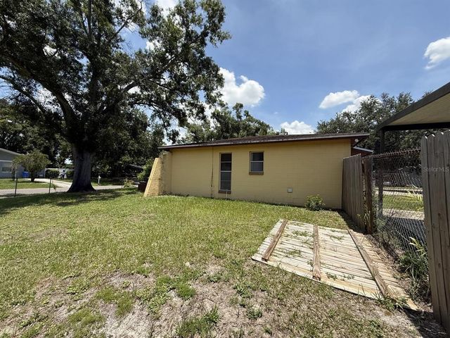 8609 FISH LAKE ROAD, Tampa, FL 33619