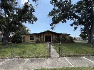8609 FISH LAKE ROAD, Tampa, FL 33619