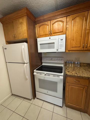 201 Foxtail Drive G2, Greenacres, FL 33415