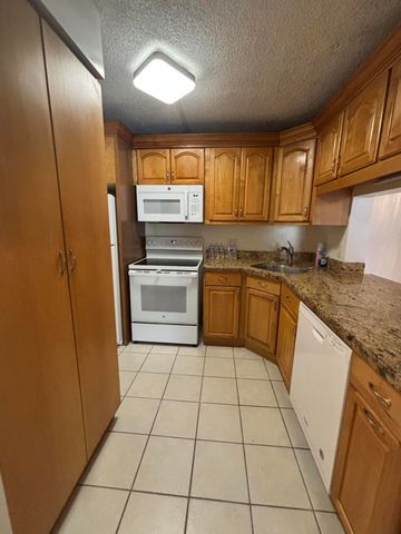 201 Foxtail Drive G2, Greenacres, FL 33415