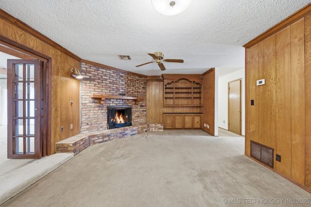 10821 E 25th Place, Tulsa, OK 74129