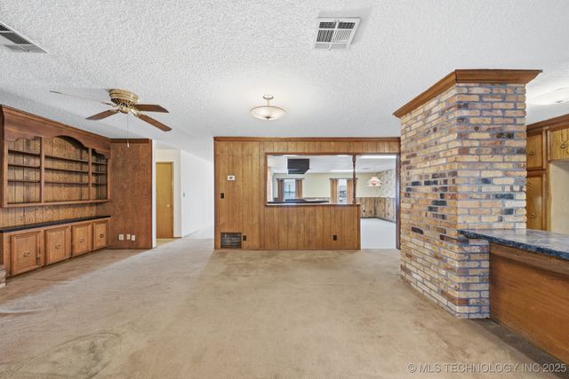 10821 E 25th Place, Tulsa, OK 74129