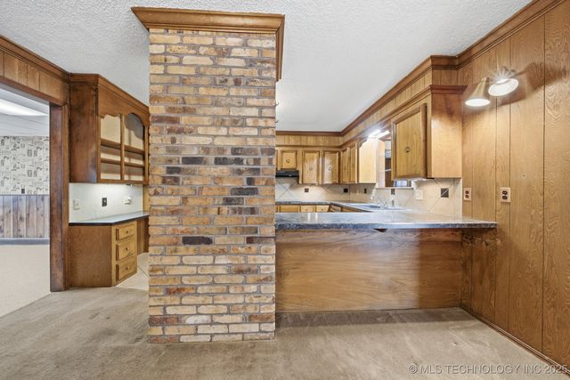 10821 E 25th Place, Tulsa, OK 74129